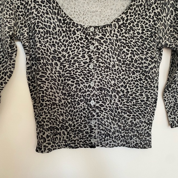 Forever 21 XXI vintage 3/4 sleeve, cheetah print gray and black mini cardigan - Picture 4 of 6